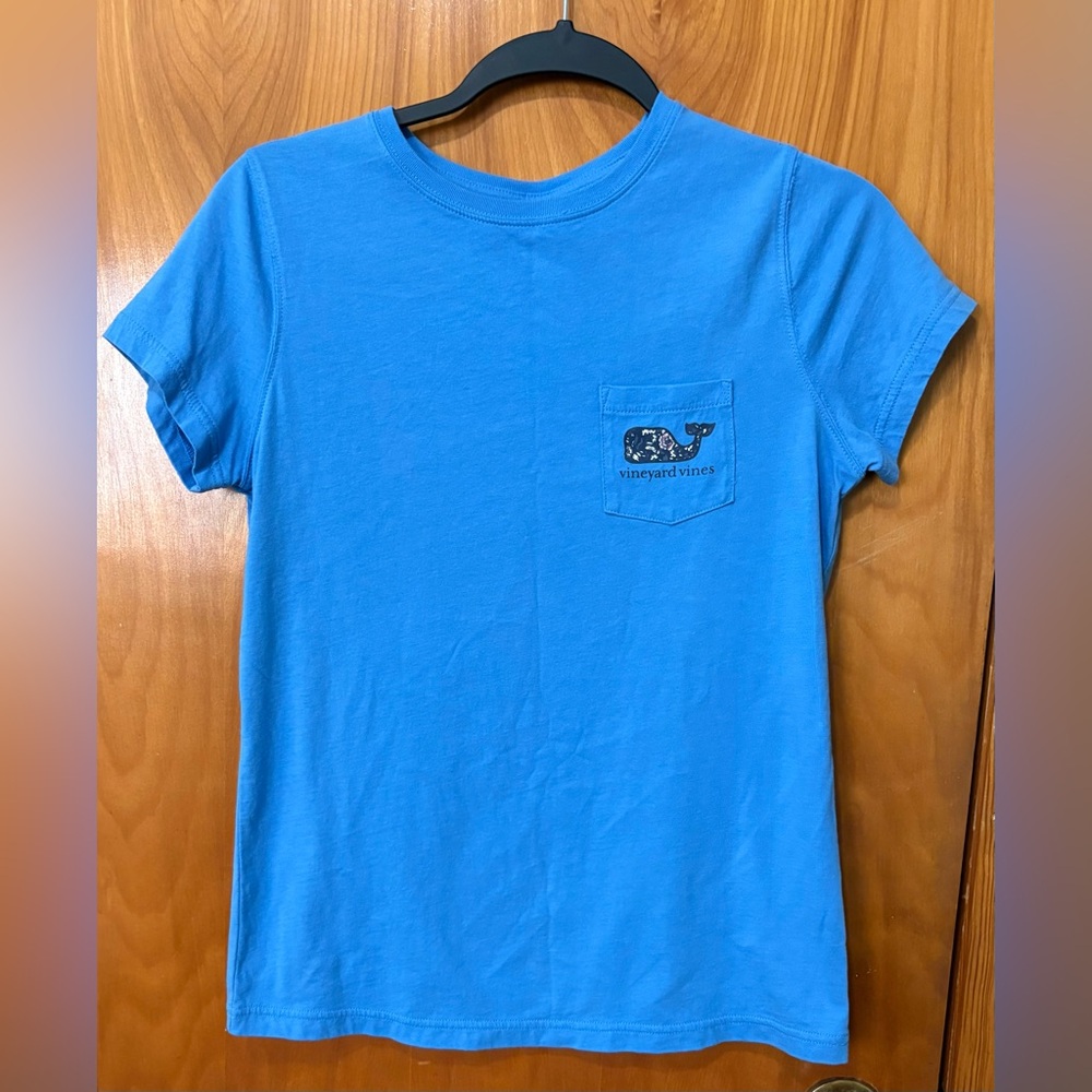 Vineyard Vines Women’s Blue Whale w/ Floral Design Pocket / Back Tee Size XS